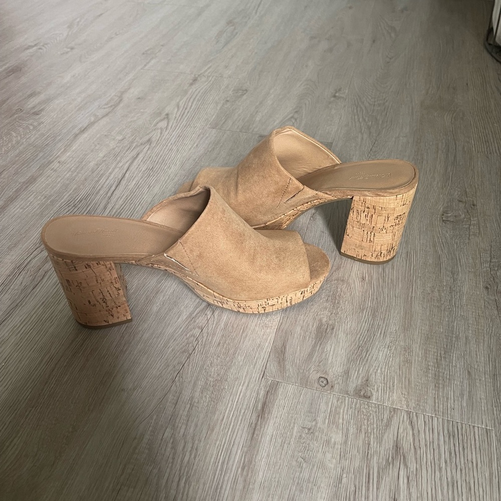 Universal threads chunky heels